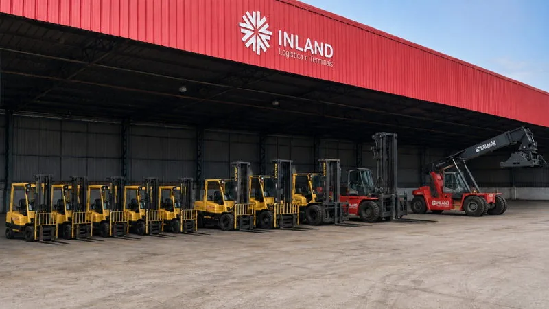 Empilhadeiras e reach stacker da Inland para locação